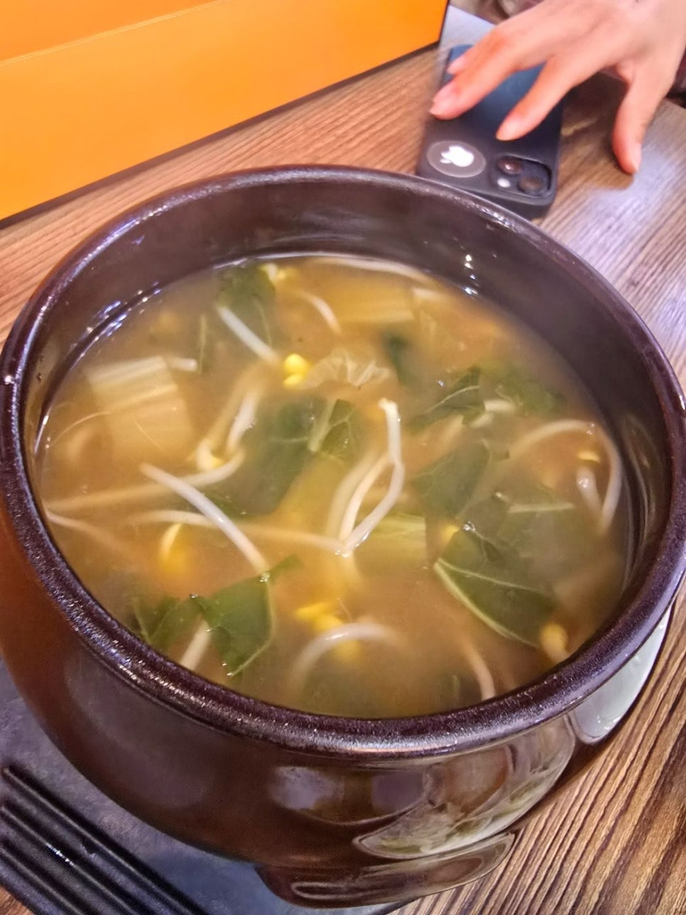 뚝배기에 담긴 콩나물국