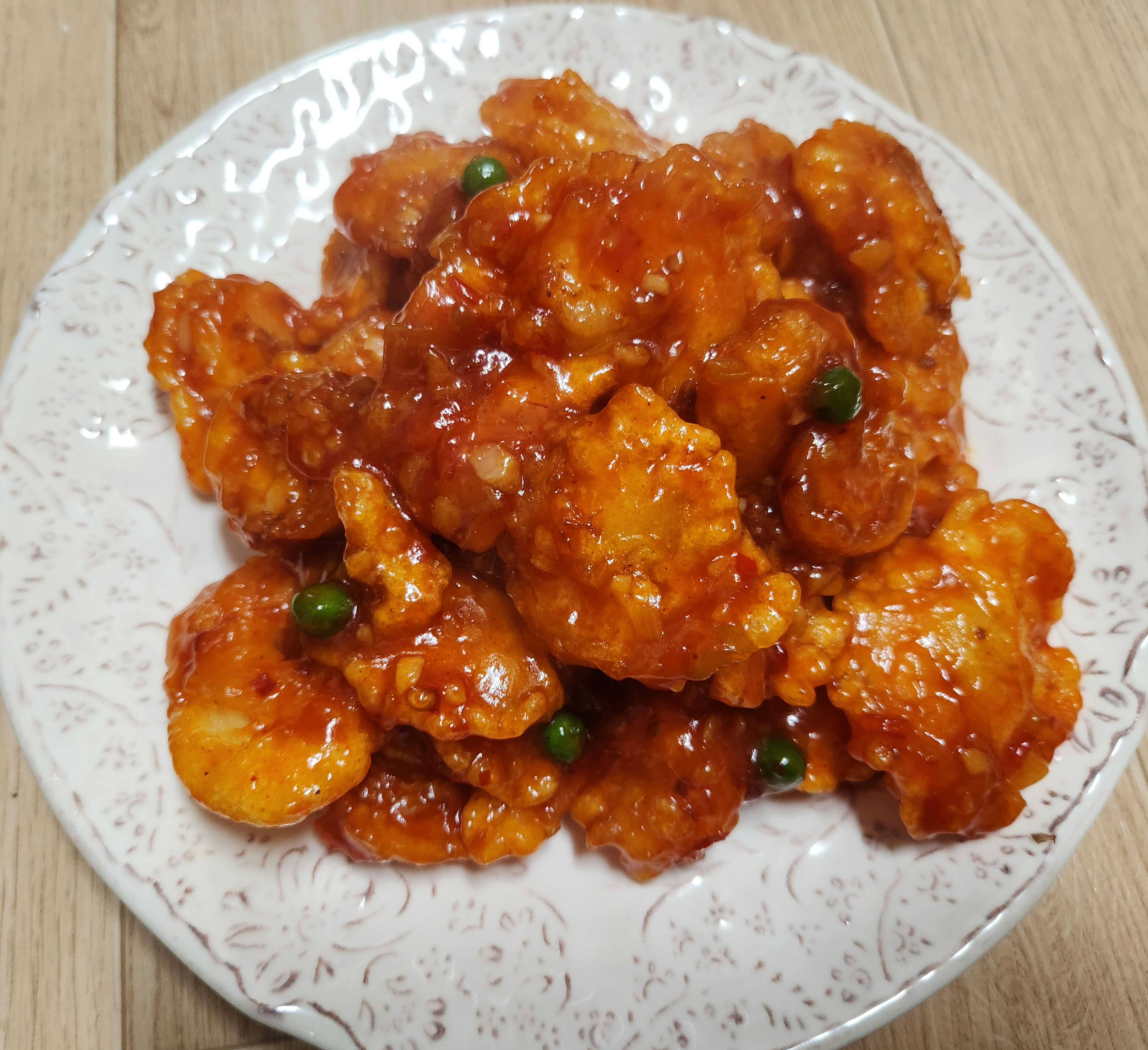 매콤한 소스가 버려진 깐풍새우